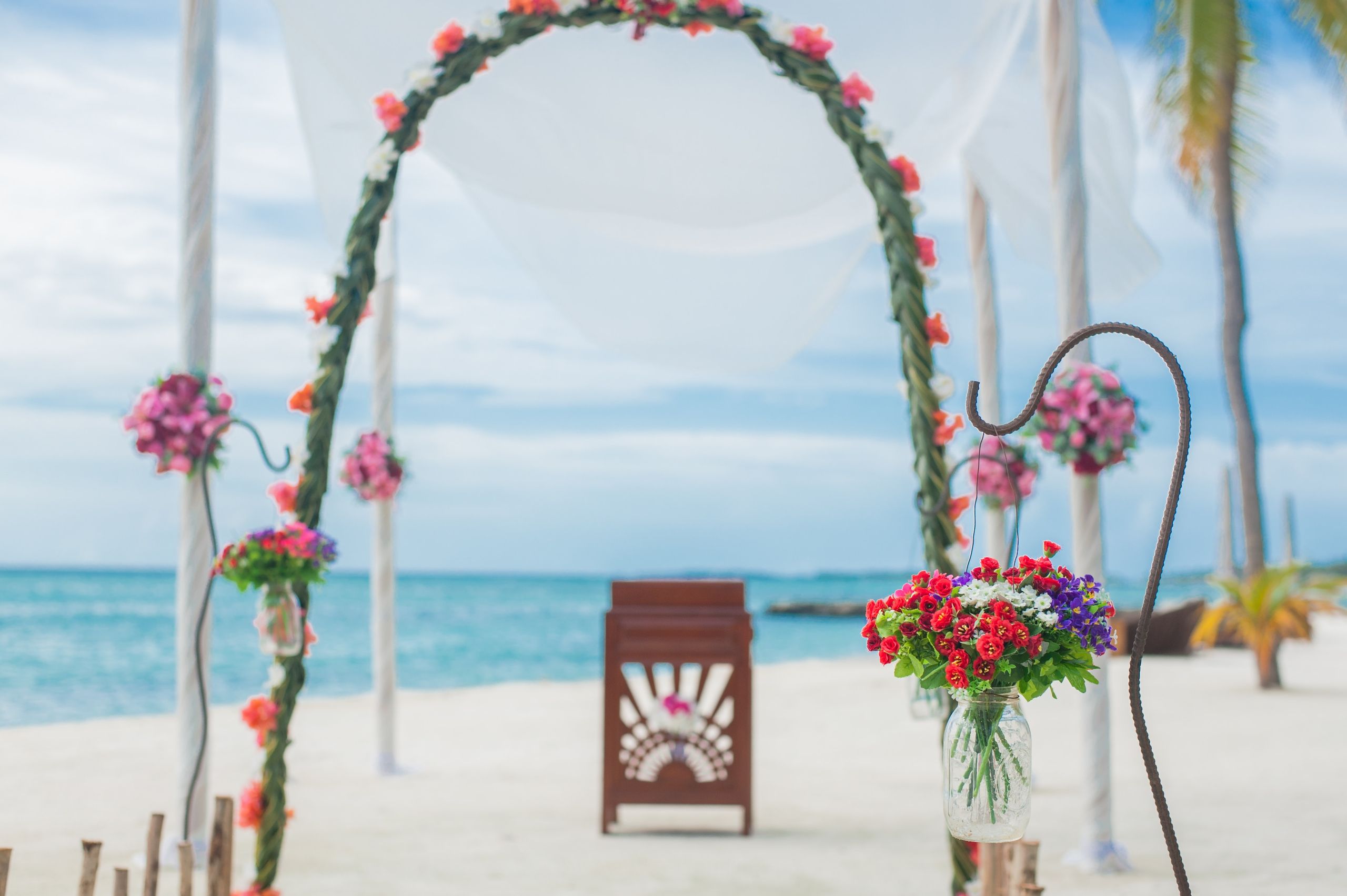 White floral wedding details